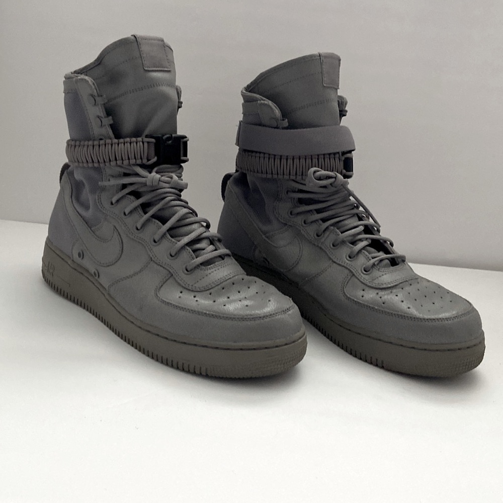 NWOT Nike SF AF-1 (Grey) size 13